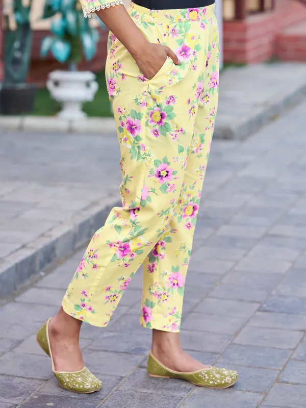 Yellow_Viscose_Rayon_Straight_Calf_Length_Round_Neck_Kurta_Sets_For_Women