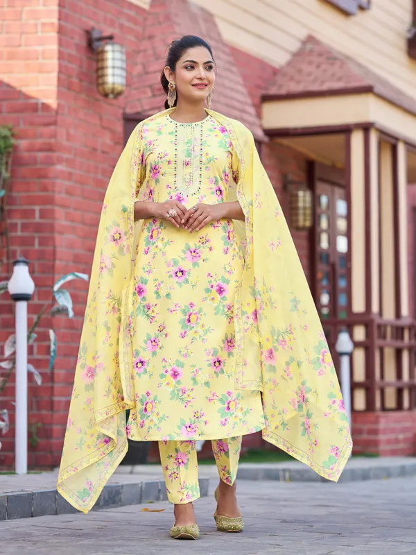 Yellow_Viscose_Rayon_Straight_Calf_Length_Round_Neck_Kurta_Sets_For_Women