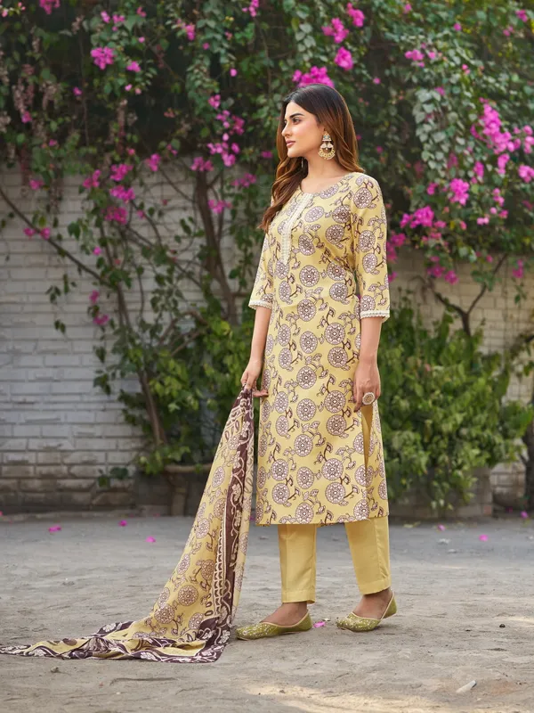 Yellow_Viscose_Rayon_Straight_Calf_Length_Round_Neck_Kurta_Sets_For_Women