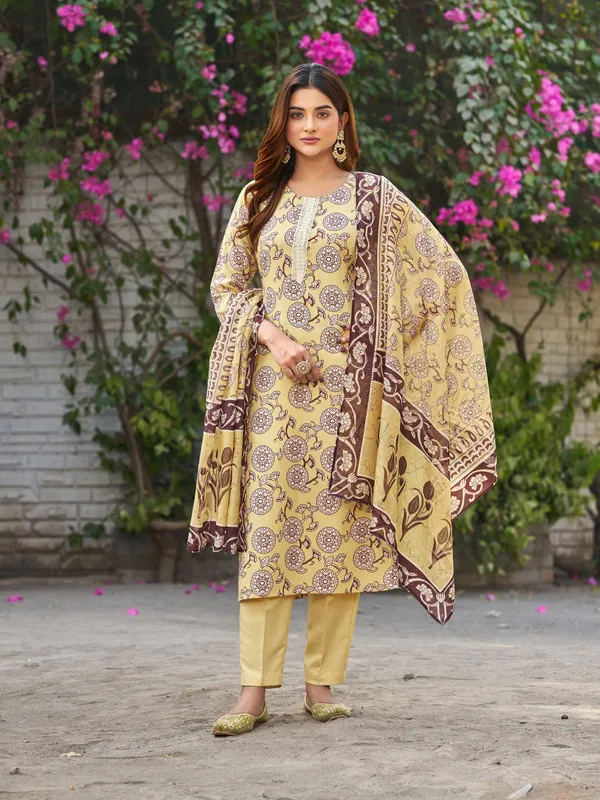 Yellow_Viscose_Rayon_Straight_Calf_Length_Round_Neck_Kurta_Sets_For_Women