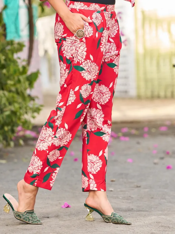 Red_Viscose_Rayon_Straight_Calf_Length_Round_Neck_Kurta_Sets_For_Women