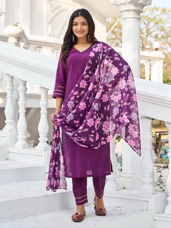 Purple_Pure_Silk_Straight_Calf_Length_V-Neck_Kurta_Sets_For_Women