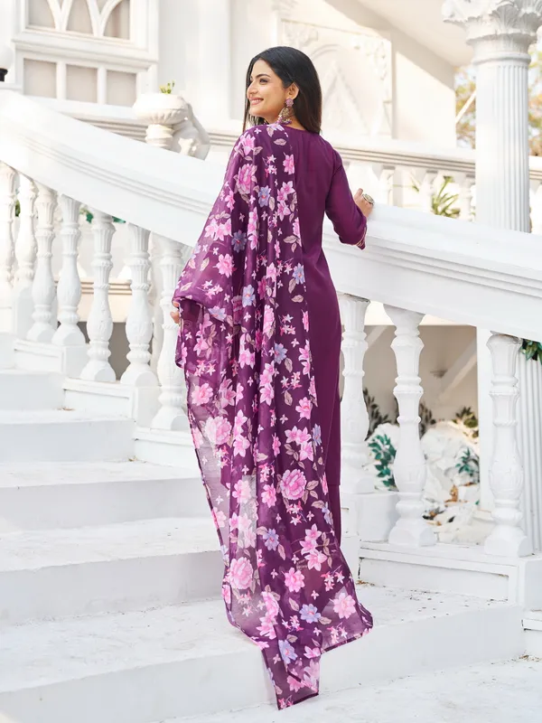 Purple_Pure_Silk_Straight_Calf_Length_V-Neck_Kurta_Sets_For_Women