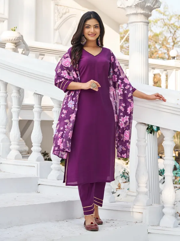 Purple_Pure_Silk_Straight_Calf_Length_V-Neck_Kurta_Sets_For_Women