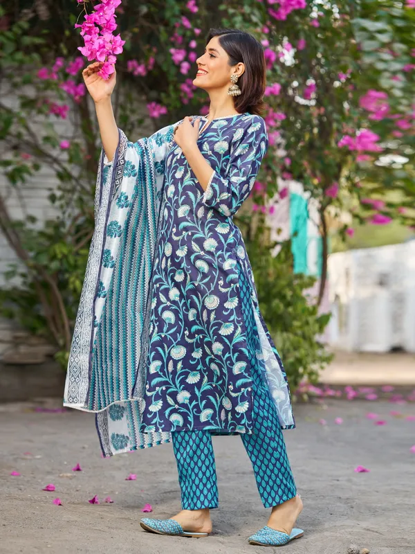 Navy_Blue_Viscose_Rayon_Straight_Calf_Length_Boat_Neck_Kurta_Sets_For_Women