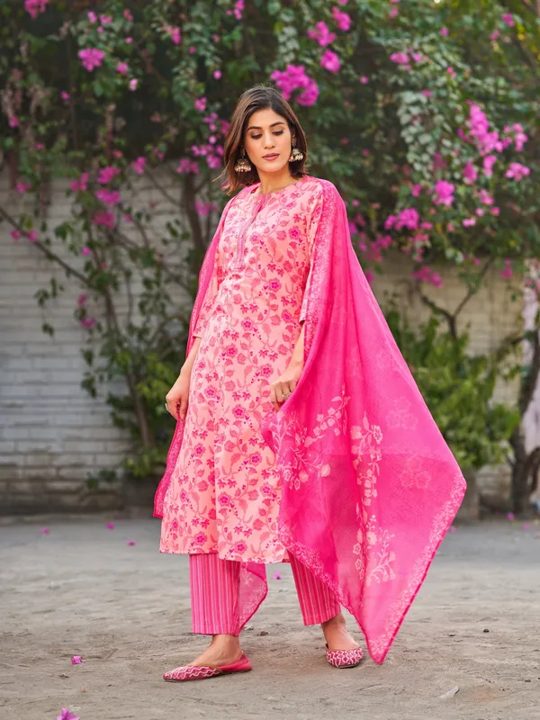 Peach_Viscose_Rayon_Straight_Calf_Length_Round_Neck_Kurta_Sets_For_Women