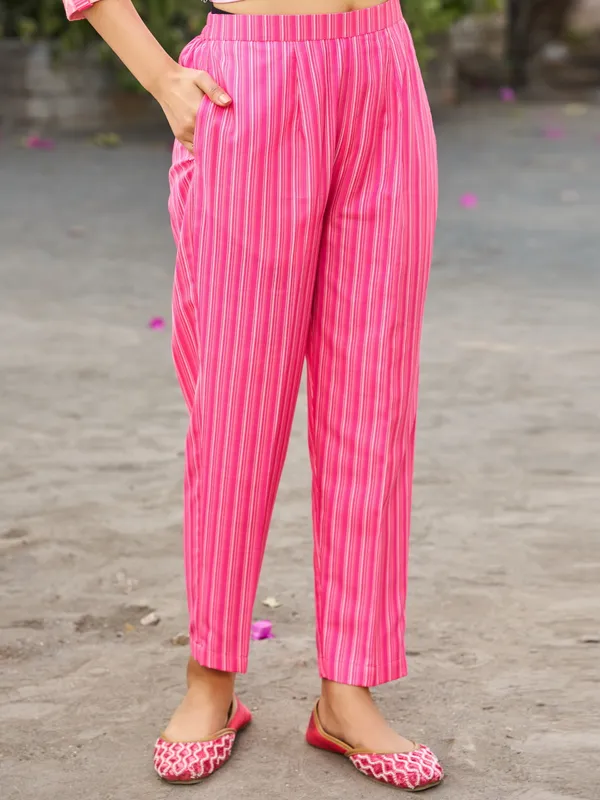 Peach_Viscose_Rayon_Straight_Calf_Length_Round_Neck_Kurta_Sets_For_Women