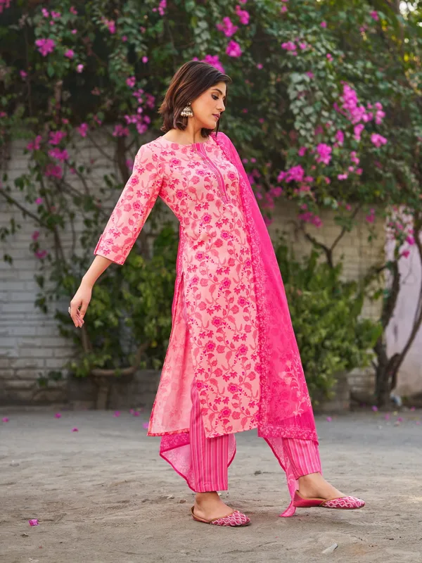 Peach_Viscose_Rayon_Straight_Calf_Length_Round_Neck_Kurta_Sets_For_Women