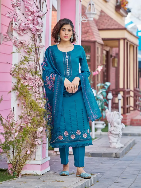 Blue_Pure_Silk_Straight_Calf_Length_Round_Neck_Kurta_Sets_For_Women