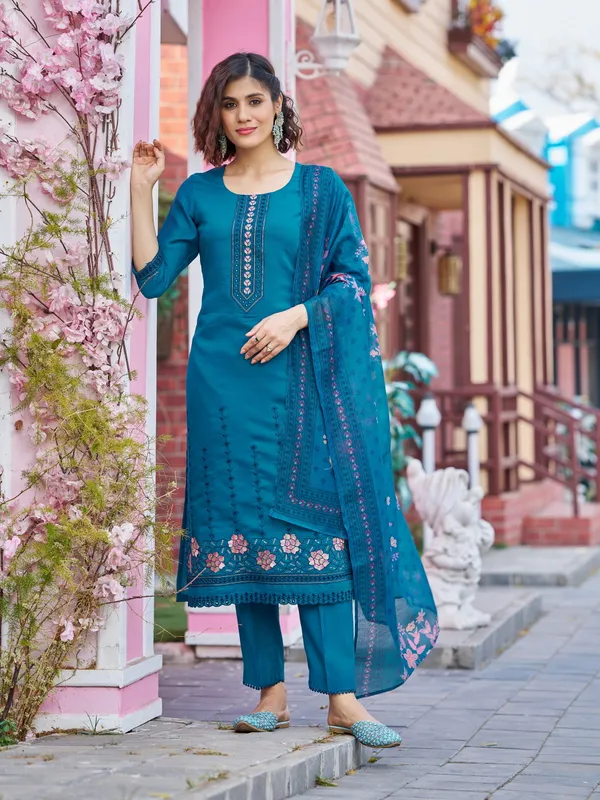 Blue_Pure_Silk_Straight_Calf_Length_Round_Neck_Kurta_Sets_For_Women