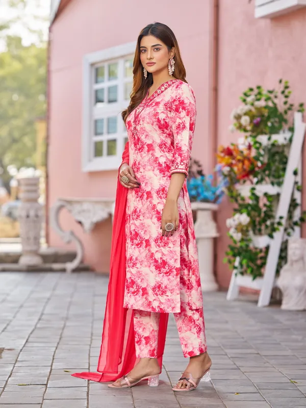 Peach_Viscose_Rayon_Straight_Calf_Length_V-Neck_Kurta_Sets_For_Women