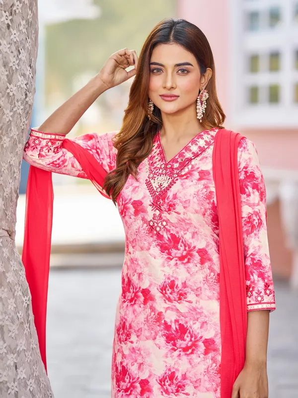 Peach_Viscose_Rayon_Straight_Calf_Length_V-Neck_Kurta_Sets_For_Women