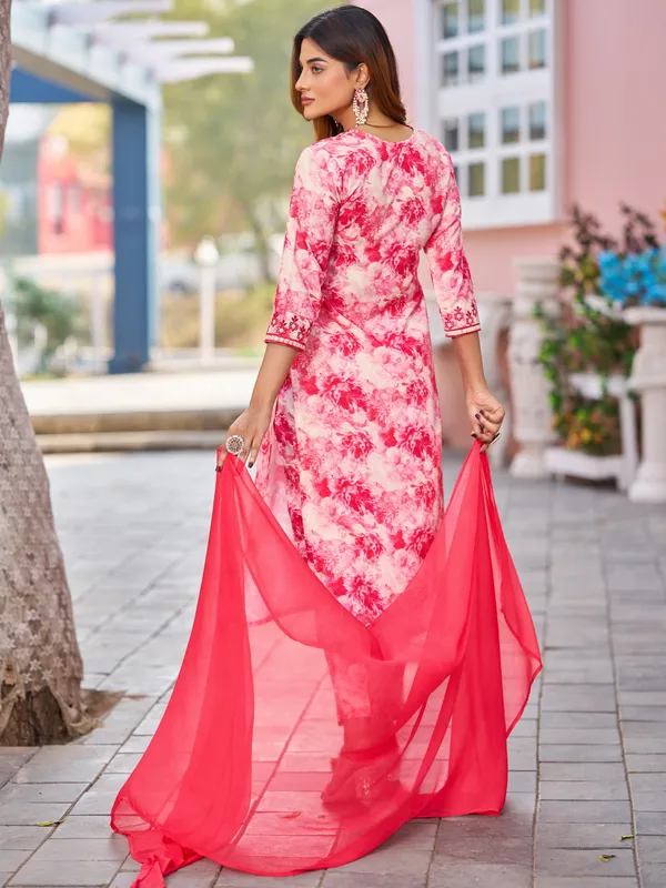 Peach_Viscose_Rayon_Straight_Calf_Length_V-Neck_Kurta_Sets_For_Women