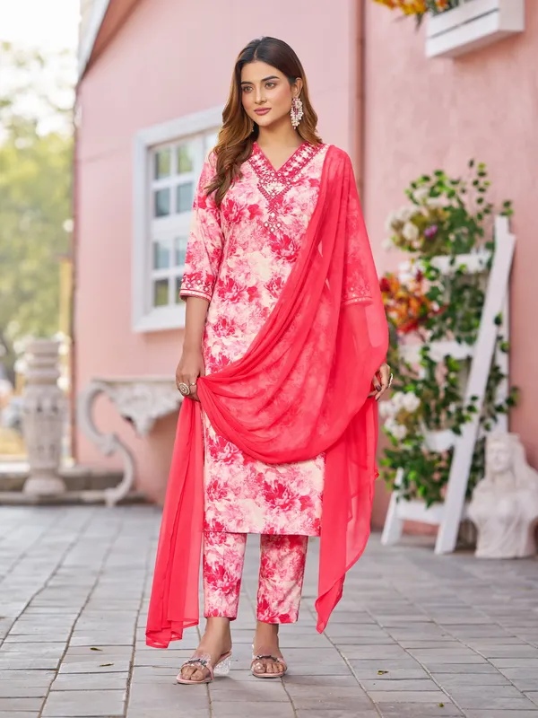 Peach_Viscose_Rayon_Straight_Calf_Length_V-Neck_Kurta_Sets_For_Women