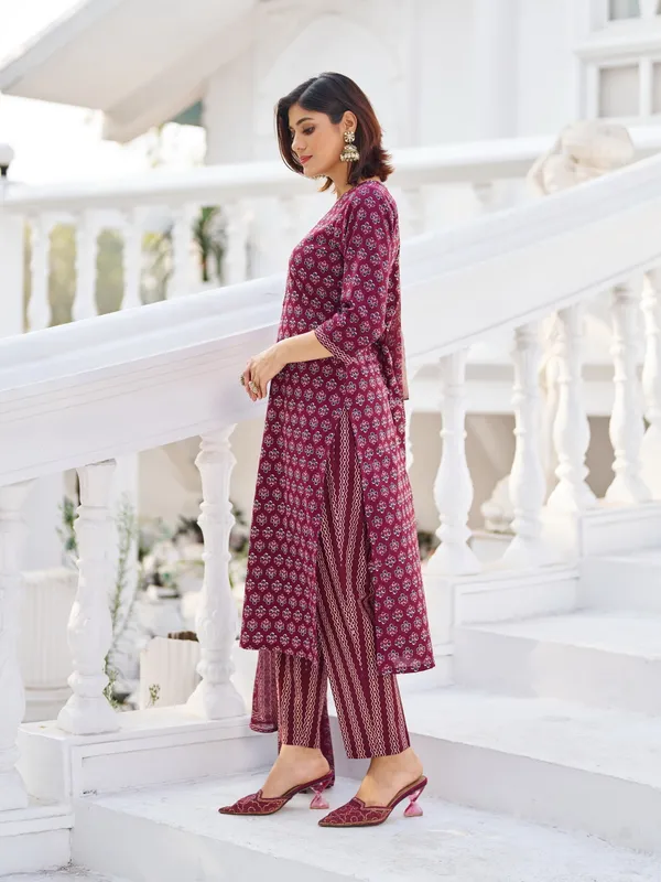 Violet_Pure_Cotton_Straight_Calf_Length_Round_Neck_Kurta_Sets_For_Women
