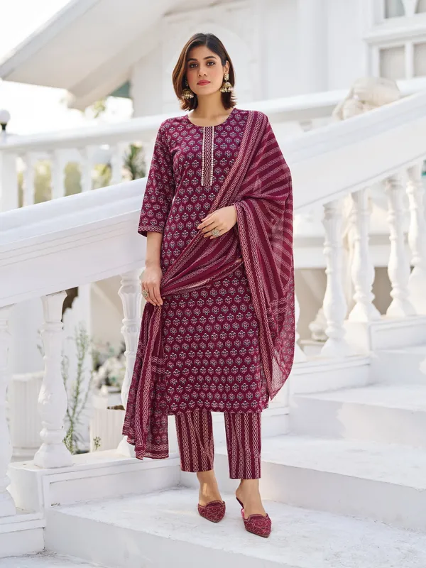 Violet_Pure_Cotton_Straight_Calf_Length_Round_Neck_Kurta_Sets_For_Women