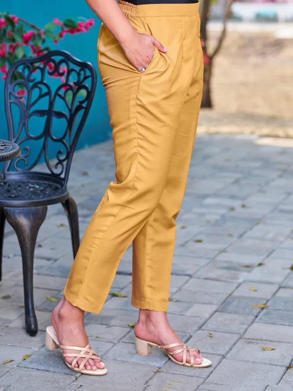 Off_White_Viscose_Rayon_Straight_Calf_Length_Round_Neck_Kurta_Sets_For_Women