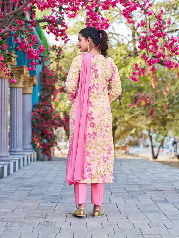 Off_White_Viscose_Rayon_Straight_Calf_Length_Boat_Neck_Kurta_Sets_For_Women
