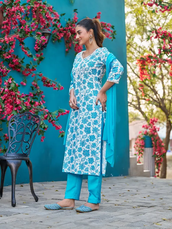 White_Viscose_Rayon_Straight_Calf_Length_V-Neck_Kurta_Sets_For_Women