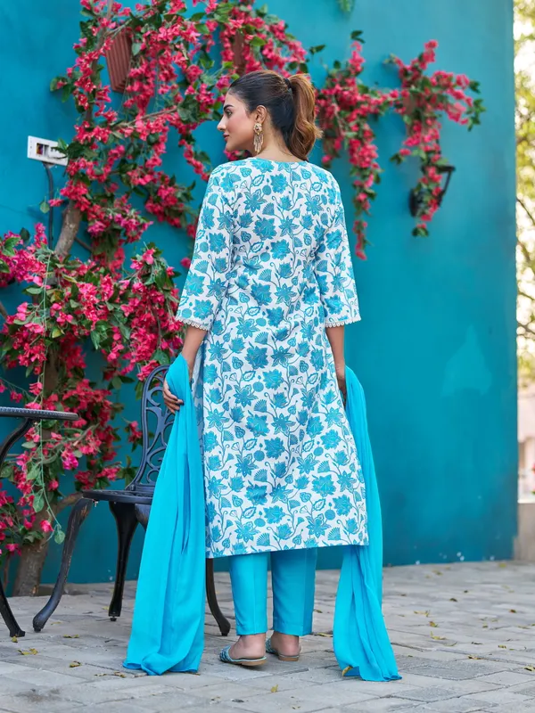 White_Viscose_Rayon_Straight_Calf_Length_V-Neck_Kurta_Sets_For_Women