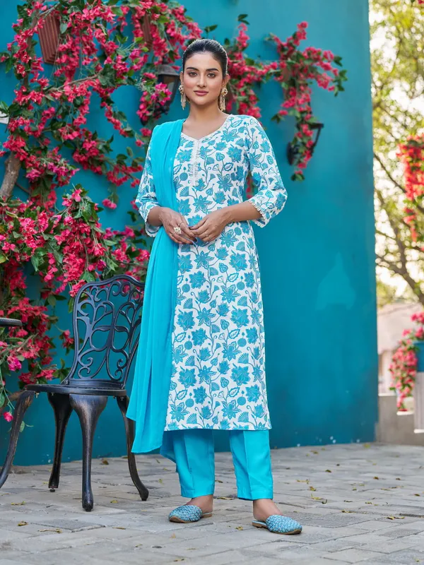 White_Viscose_Rayon_Straight_Calf_Length_V-Neck_Kurta_Sets_For_Women