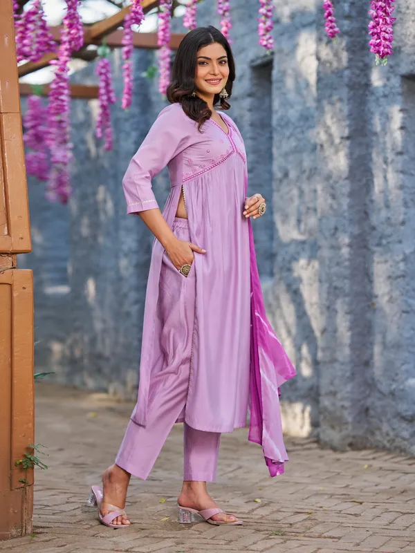 Purple_Pure_Silk_Straight_Calf_Length_V-Neck_Kurta_Sets_For_Women