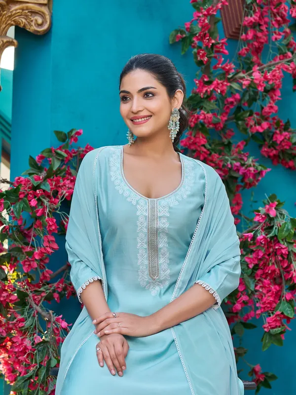 Blue_Pure_Silk_Straight_Calf_Length_V-Neck_Kurta_Sets_For_Women