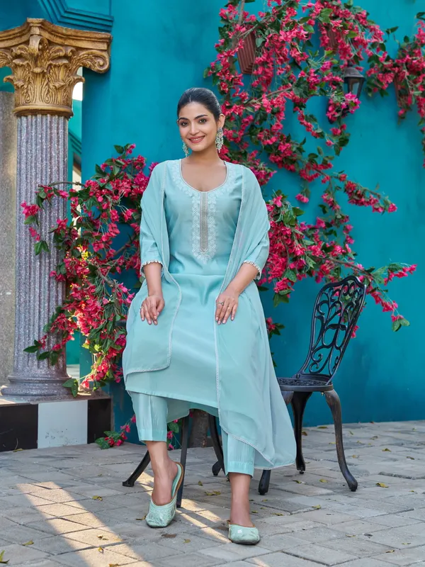 Blue_Pure_Silk_Straight_Calf_Length_V-Neck_Kurta_Sets_For_Women