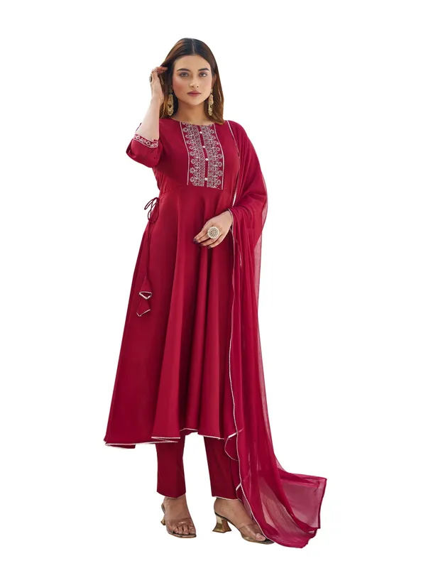 Maroon_Pure_Silk_Straight_Calf_Length_V-Neck_Kurta_Sets_For_Women