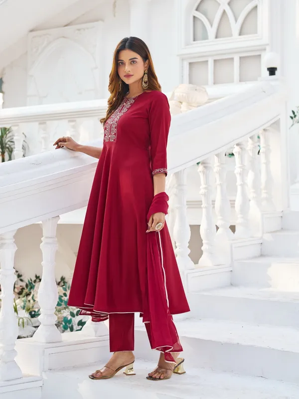 Maroon_Pure_Silk_Straight_Calf_Length_V-Neck_Kurta_Sets_For_Women