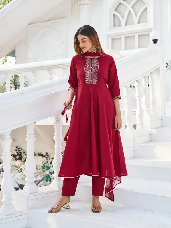 Maroon_Pure_Silk_Straight_Calf_Length_V-Neck_Kurta_Sets_For_Women