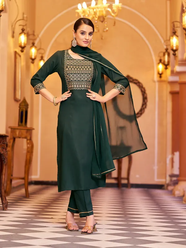 Green_Viscose_Rayon_Straight_Calf_Length_Round_Neck_Kurta_Sets_For_Women