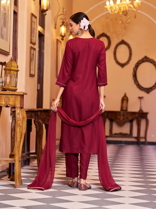 Maroon_Viscose_Rayon_Straight_Calf_Length_Round_Neck_Kurta_Sets_For_Women