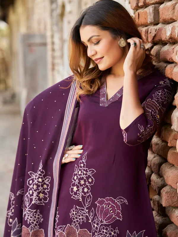 Violet_Pure_Silk_Straight_Calf_Length_V-Neck_Kurta_Sets_For_Women
