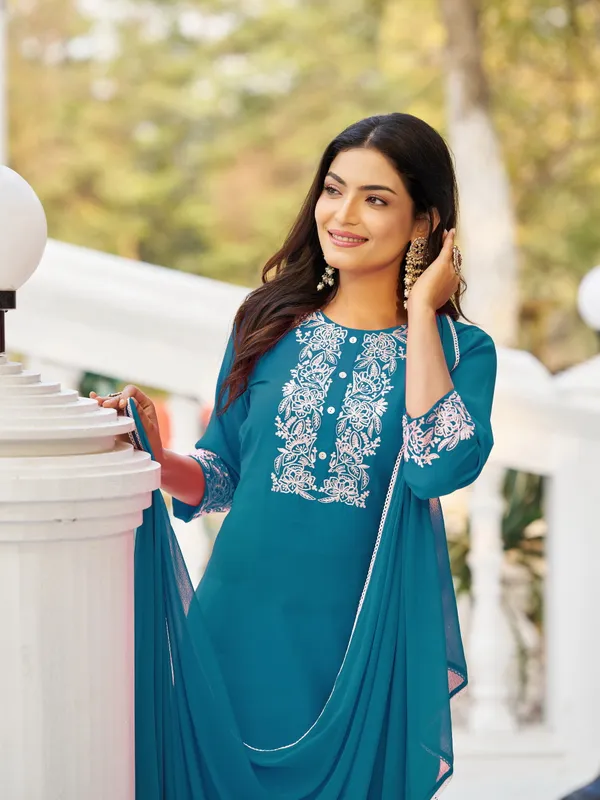 Blue_Pure_Silk_Straight_Calf_Length_Round_Neck_Kurta_Sets_For_Women