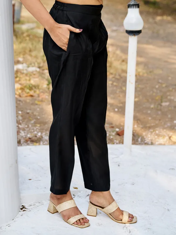 Black_Pure_Silk_Straight_Calf_Length_Round_Neck_Kurta_Sets_For_Women