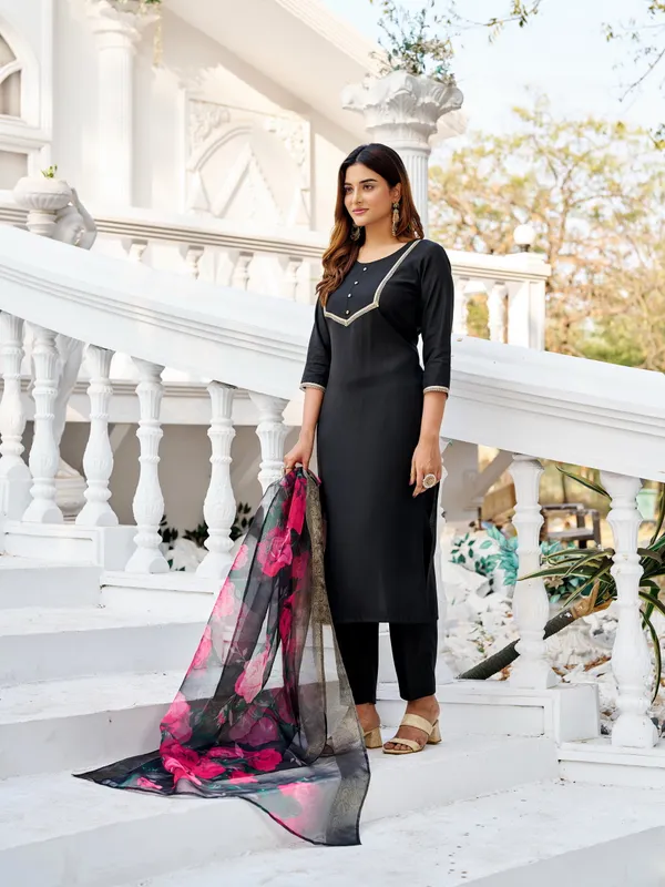 Black_Pure_Silk_Straight_Calf_Length_Round_Neck_Kurta_Sets_For_Women
