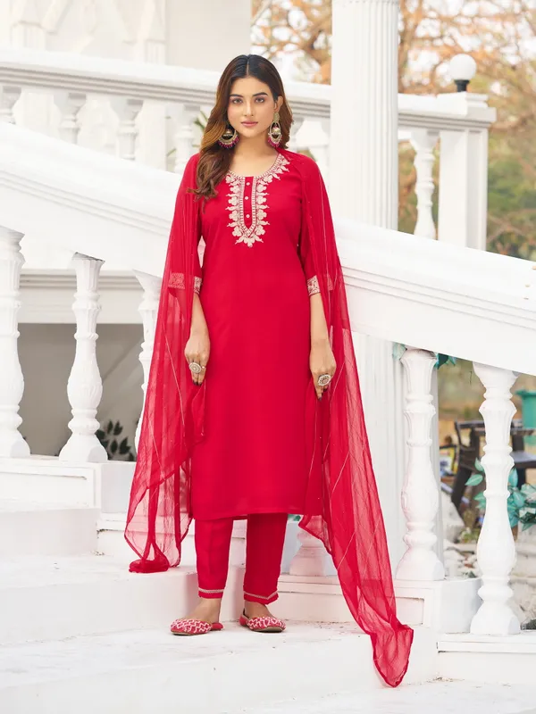 Red_Georgette_Straight_Calf_Length_Round_Neck_Kurta_Sets_For_Women