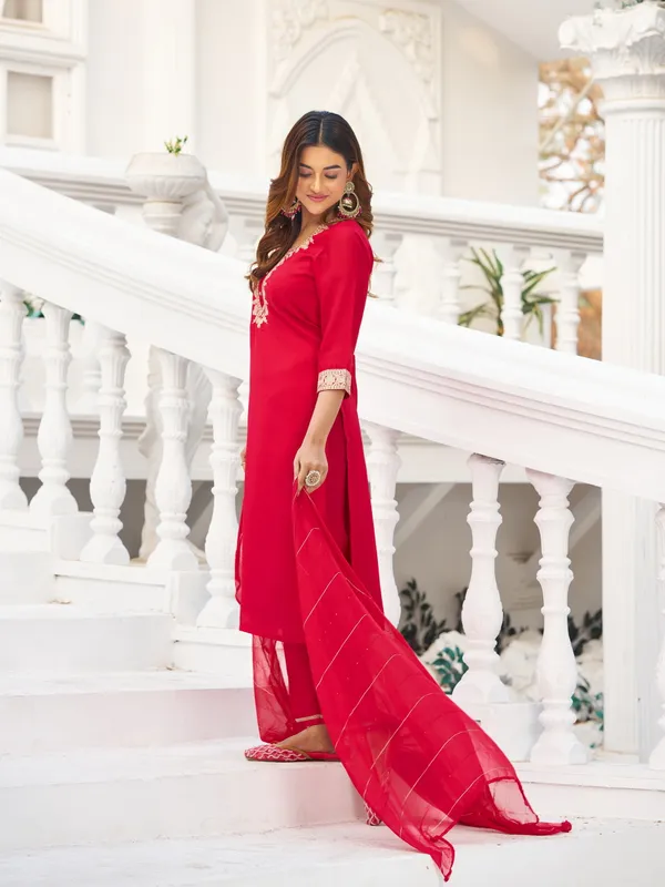 Red_Georgette_Straight_Calf_Length_Round_Neck_Kurta_Sets_For_Women