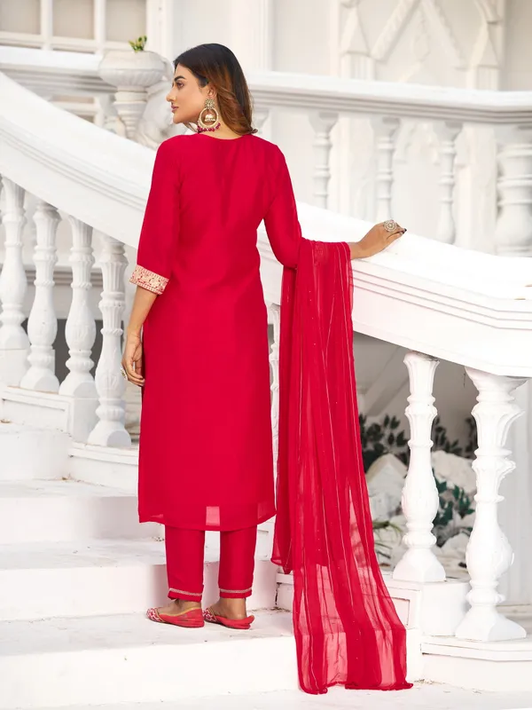 Red_Georgette_Straight_Calf_Length_Round_Neck_Kurta_Sets_For_Women