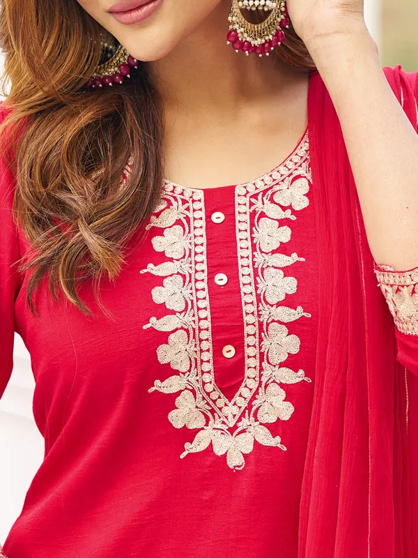 Red_Georgette_Straight_Calf_Length_Round_Neck_Kurta_Sets_For_Women