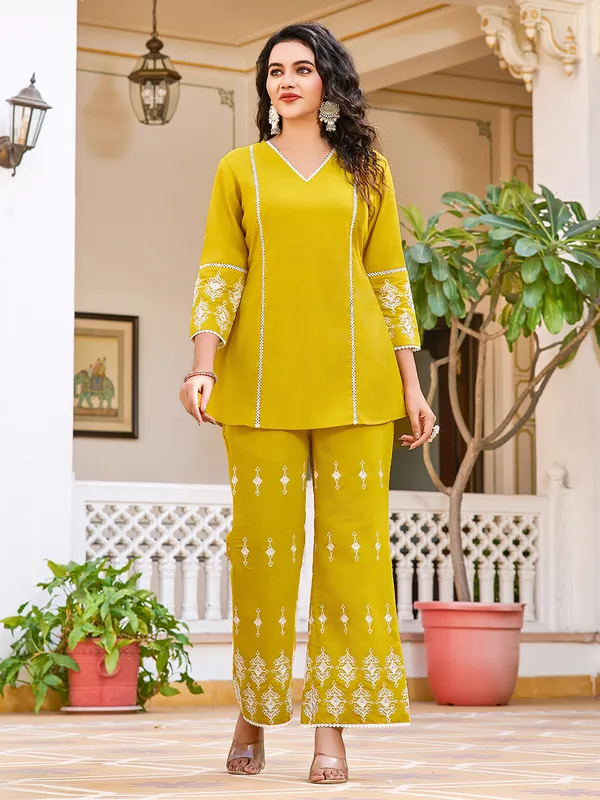 Mustard_Silk_Blend_V-Neck_Three-Quarter_Sleeves_Embroidered_Trending_Co-Ords_For_Women