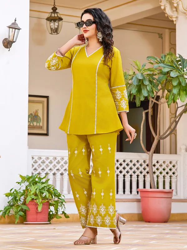 Mustard_Silk_Blend_V-Neck_Three-Quarter_Sleeves_Embroidered_Trending_Co-Ords_For_Women