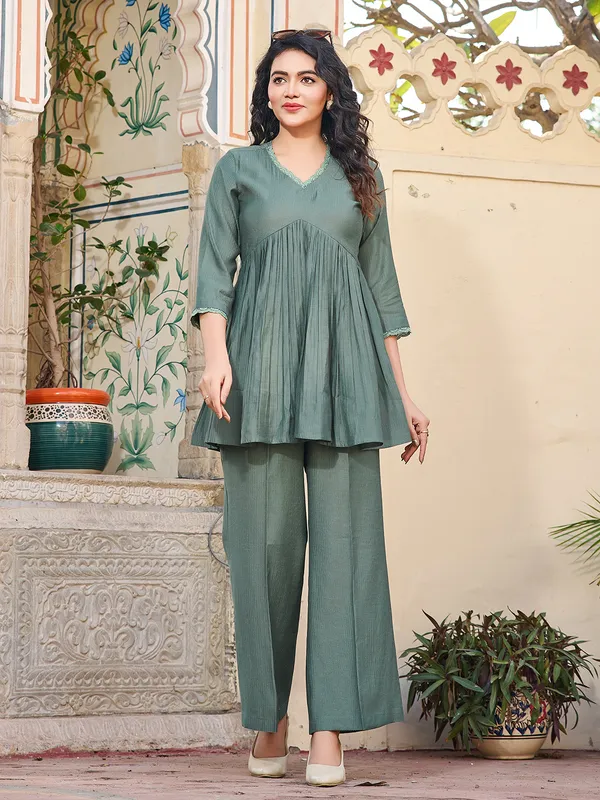 Green_Silk_Blend_V-Neck_Three-Quarter_Sleeves_Solid_Co-Ords_For_Women
