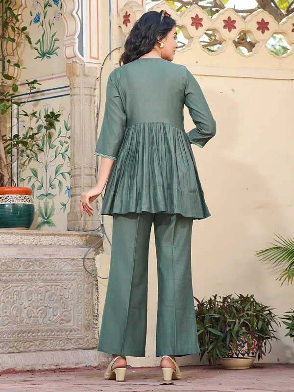 Green_Silk_Blend_V-Neck_Three-Quarter_Sleeves_Solid_Co-Ords_For_Women