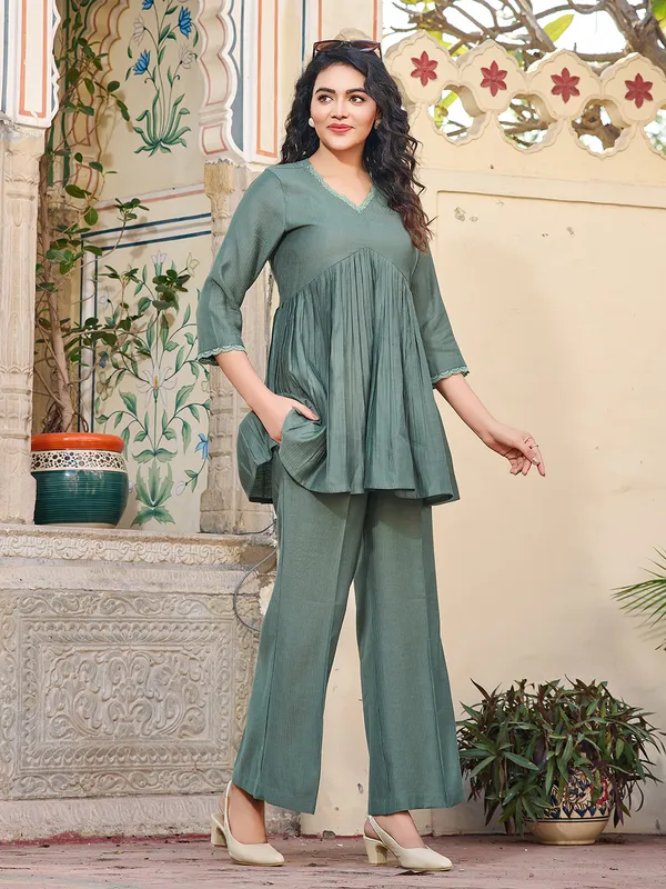Green_Silk_Blend_V-Neck_Three-Quarter_Sleeves_Solid_Co-Ords_For_Women