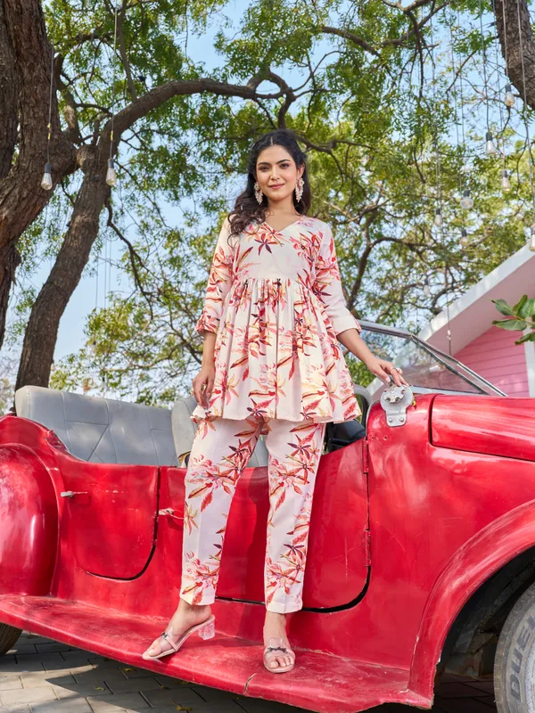 Cream_Silk_Blend_V-Neck_Three-Quarter_Sleeves_Printed_Co-Ords_For_Women