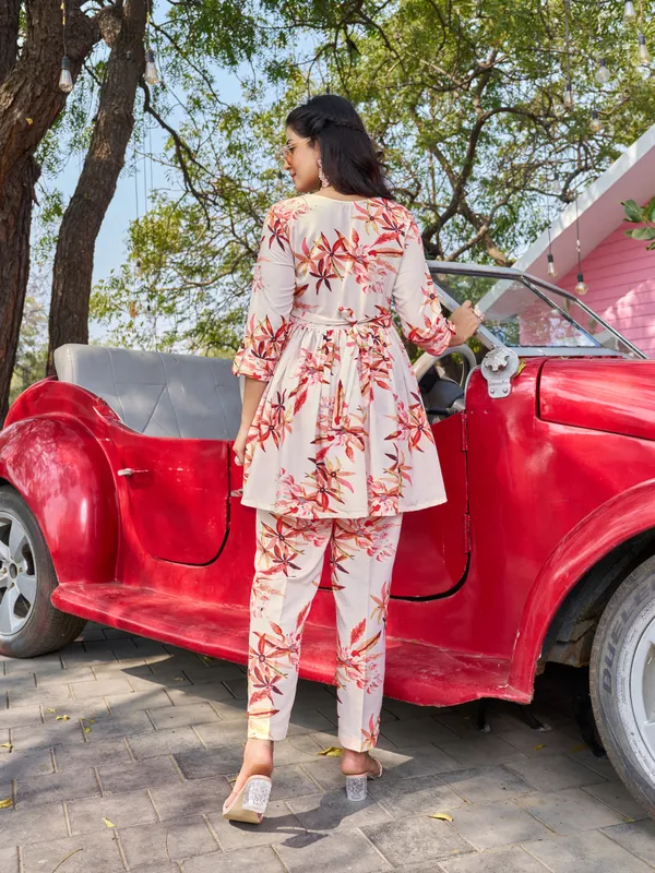 Cream_Silk_Blend_V-Neck_Three-Quarter_Sleeves_Printed_Co-Ords_For_Women