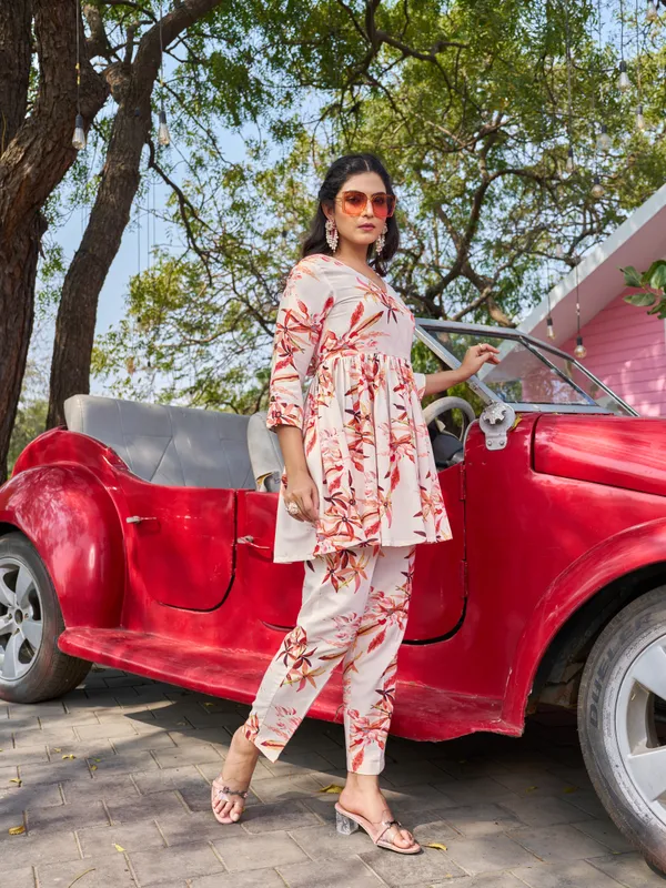 Cream_Silk_Blend_V-Neck_Three-Quarter_Sleeves_Printed_Co-Ords_For_Women