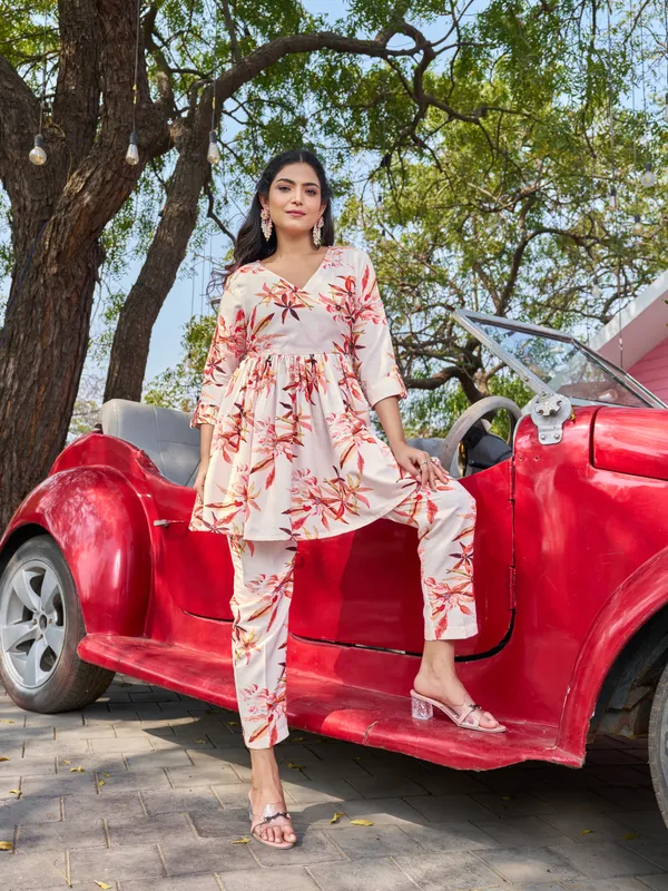 Cream_Silk_Blend_V-Neck_Three-Quarter_Sleeves_Printed_Co-Ords_For_Women